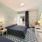 Saline 4*