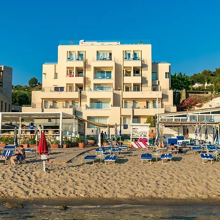 Ξενοδοχείο Saline 4*